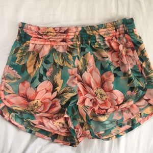 Showmeyourmumu shorts
